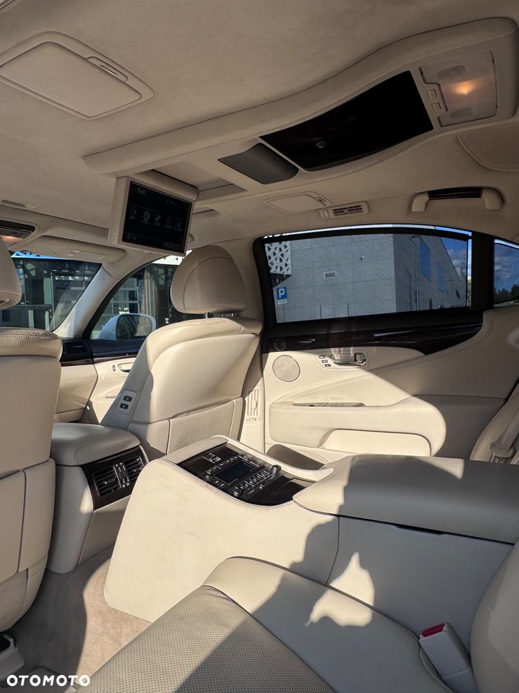 Lexus LS 600h L Superior - 26