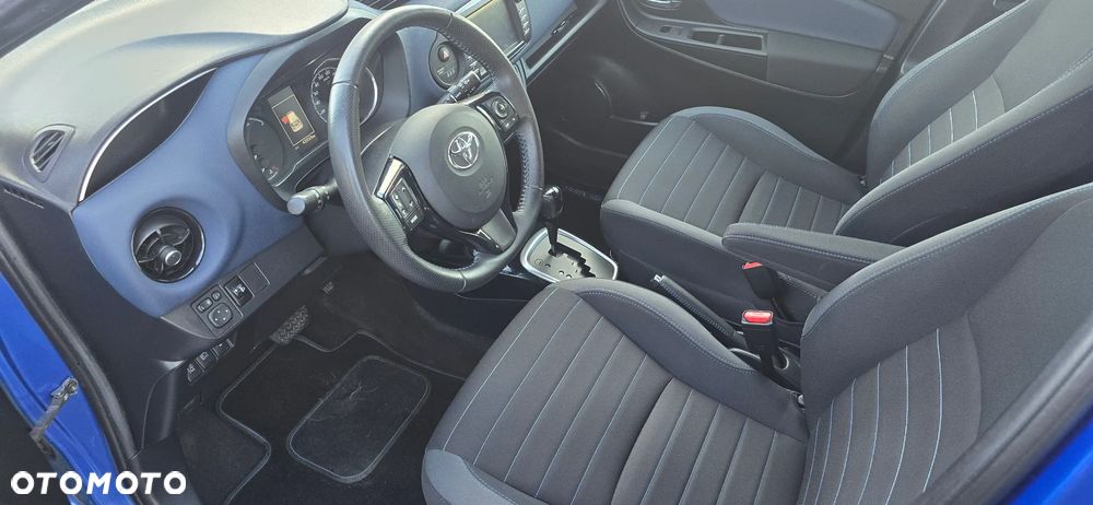 Toyota Yaris Hybrid 100 Selection Passion - 6