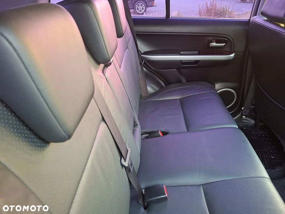 Suzuki Grand Vitara 2.0 De luxe - 22