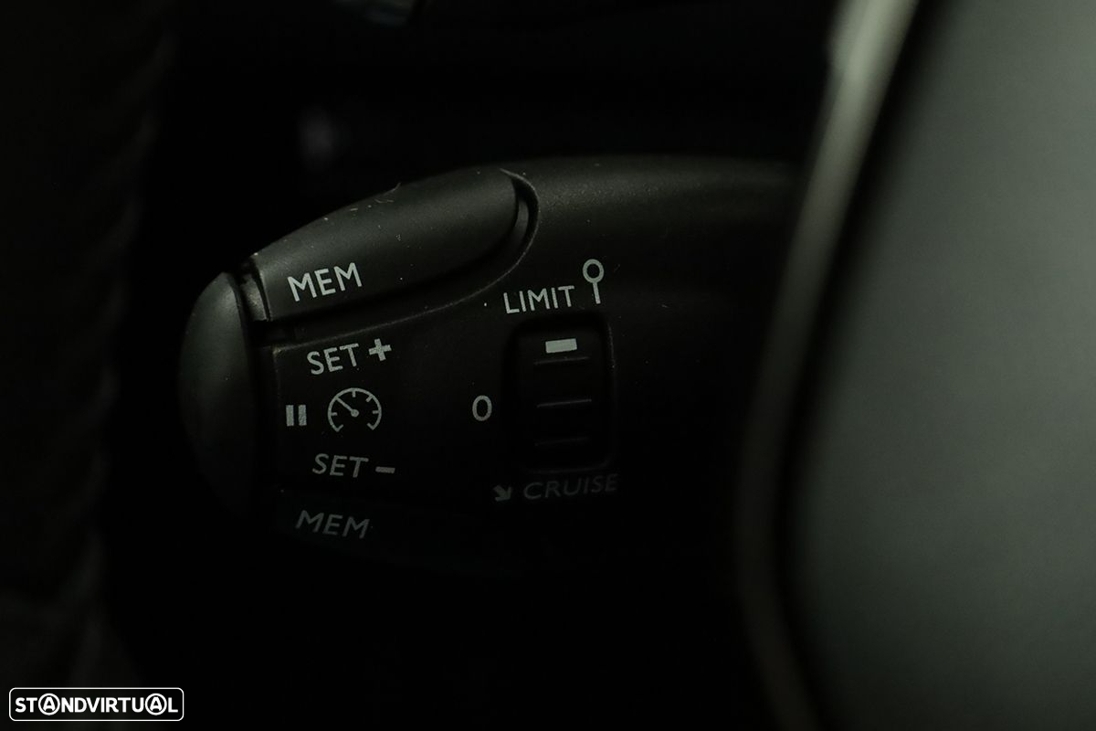 Peugeot 2008 1.2 PureTech Allure EAT8 - 18