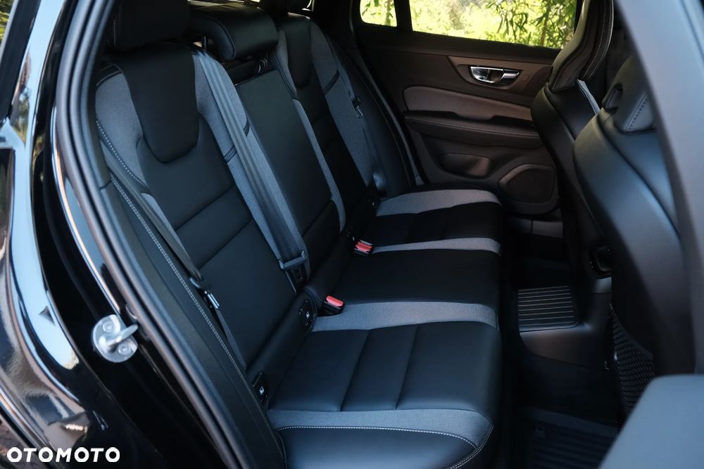 Volvo V60 T6 AWD Plug-In Hybrid Plus Dark - 26