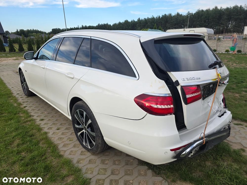 Mercedes-Benz Klasa E 300 de 9G-TRONIC Exclusive - 22