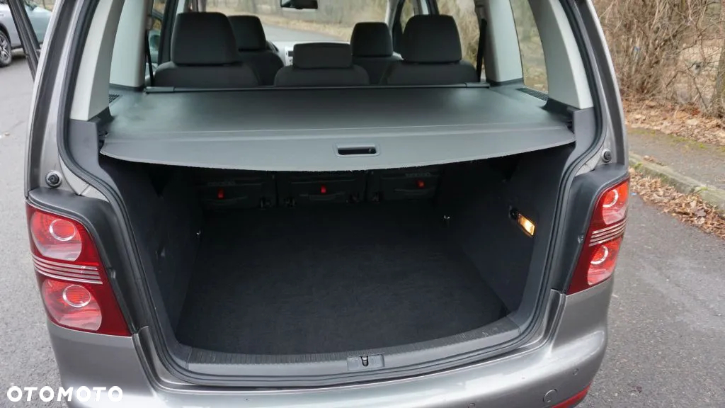 Volkswagen Touran 1.9 TDI Conceptline - 14
