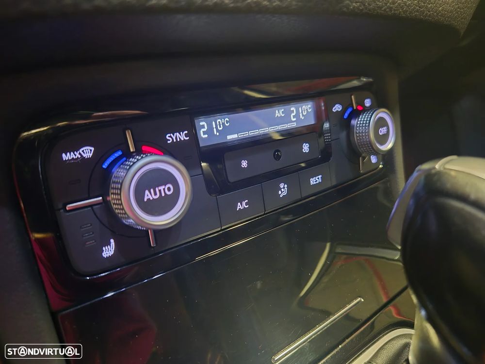 VW Touareg 3.0 TDI V6 Executive Edition - 25
