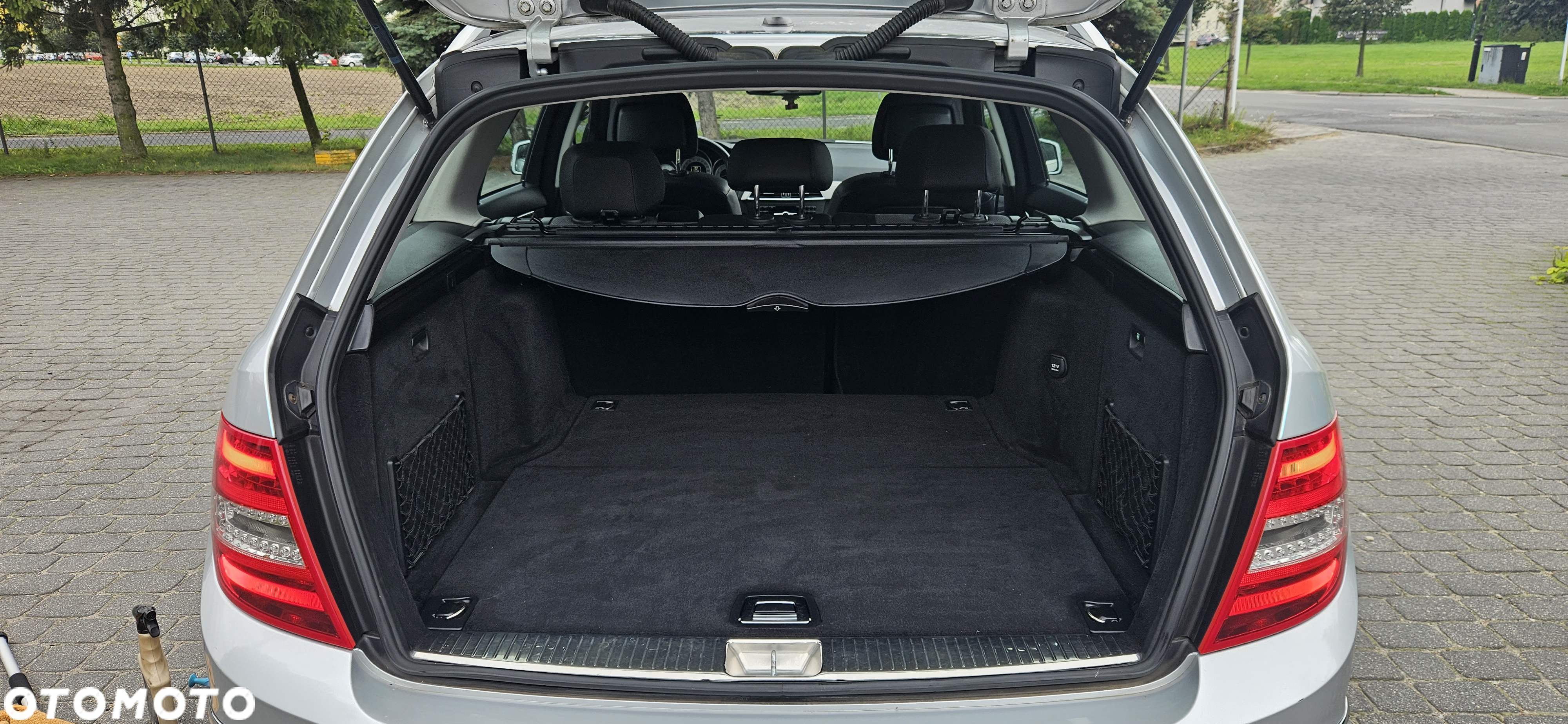 Mercedes-Benz Klasa C 180 T CGI Automatik BlueEFFICIENCY Avantgarde - 36