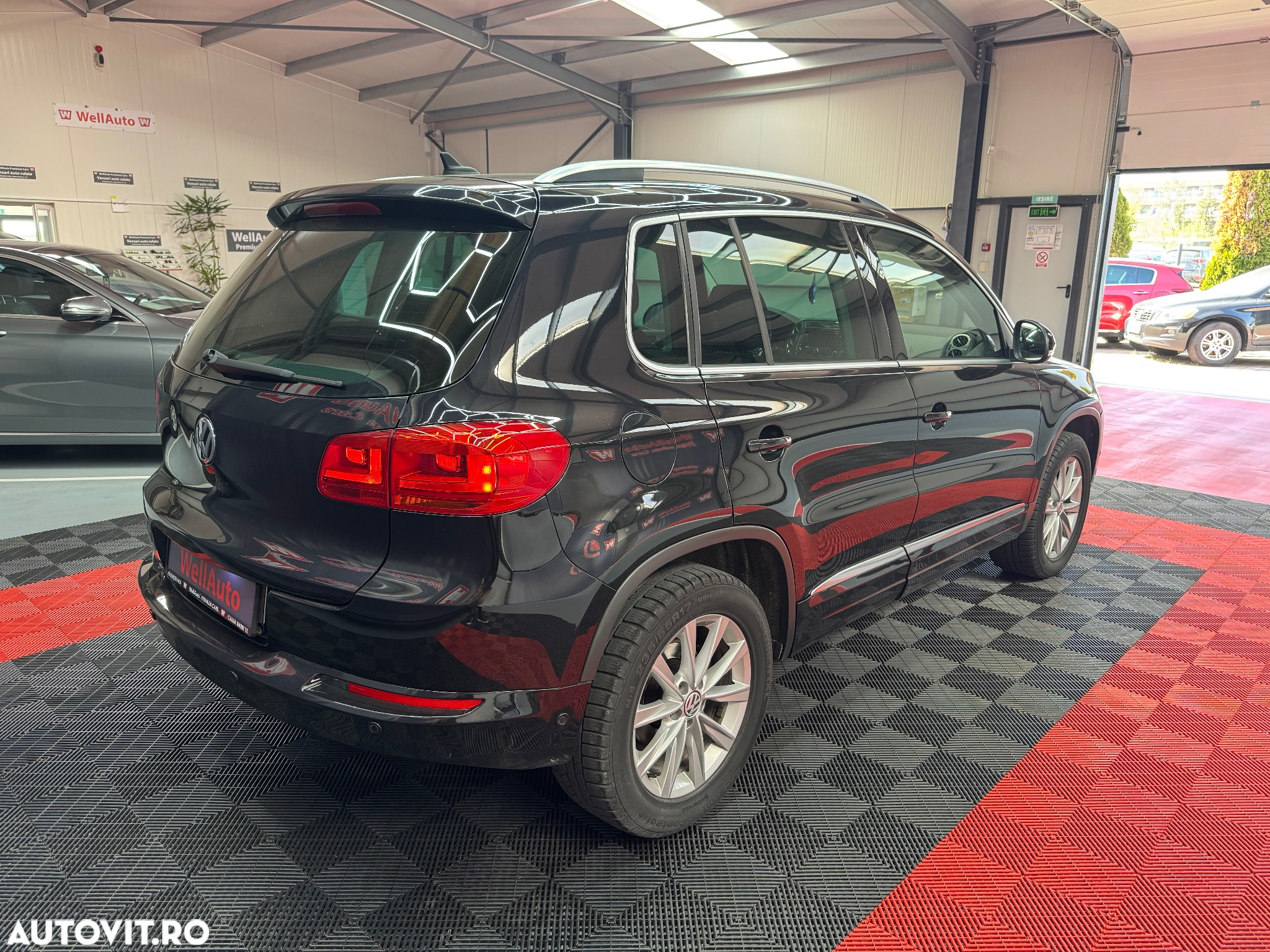 Volkswagen Tiguan - 5