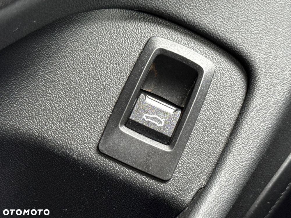 BMW Seria 5 530e xDrive PHEV - 34