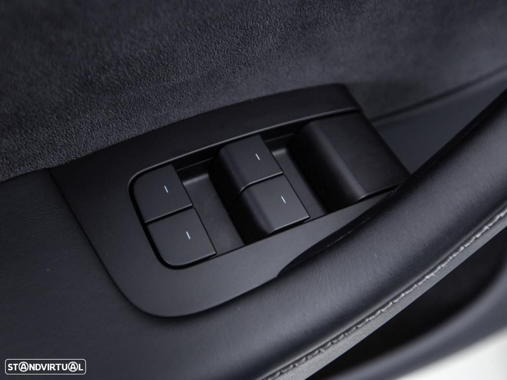 Tesla Model Y Long Range Dual Motor AWD - 18