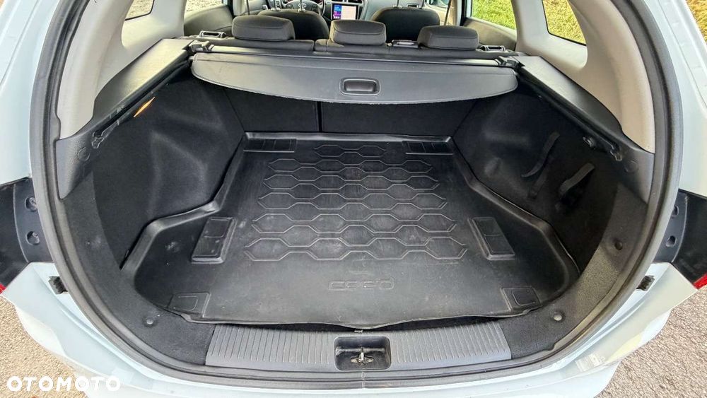 Kia Ceed - 33
