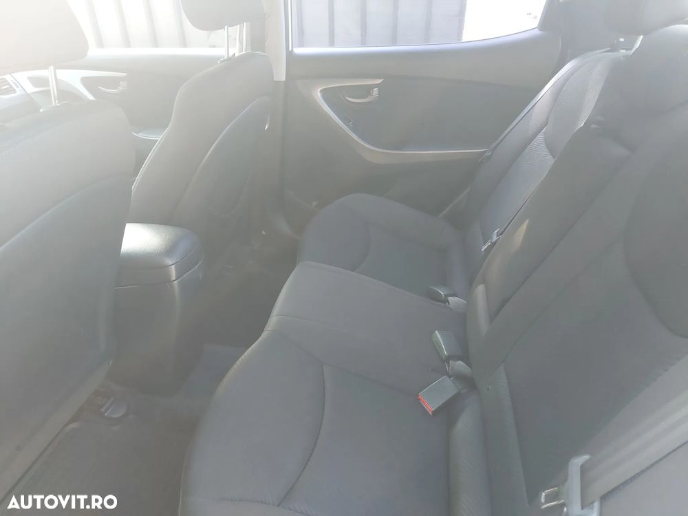 Hyundai Elantra 1.6 MPi - 5