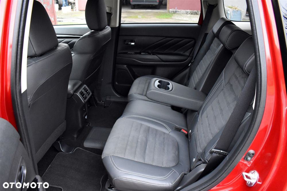 Mitsubishi Outlander Intense + - 18