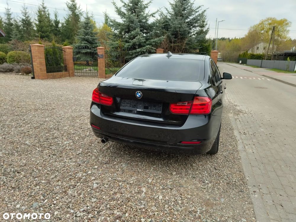 BMW Seria 3 318d Sport Line - 11