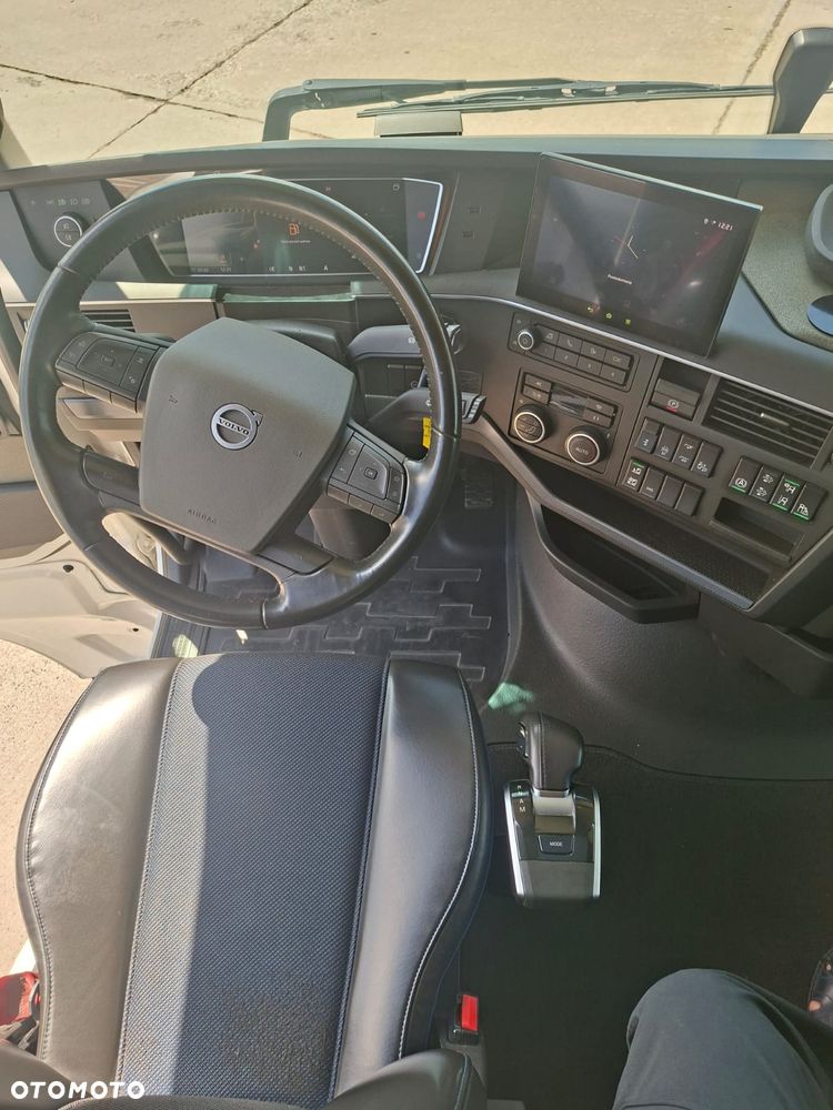 Volvo FH 460 GLOBETROTTER XL I-SAVE + ADR - 8