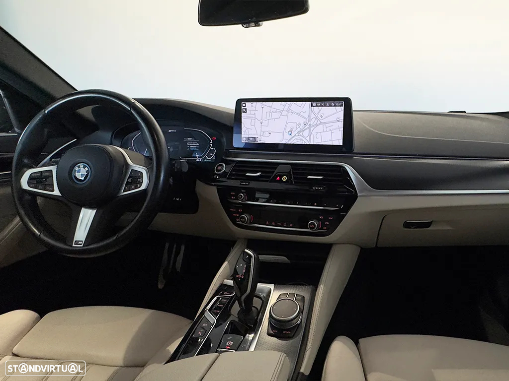 BMW 530 e Pack Desportivo M - 8
