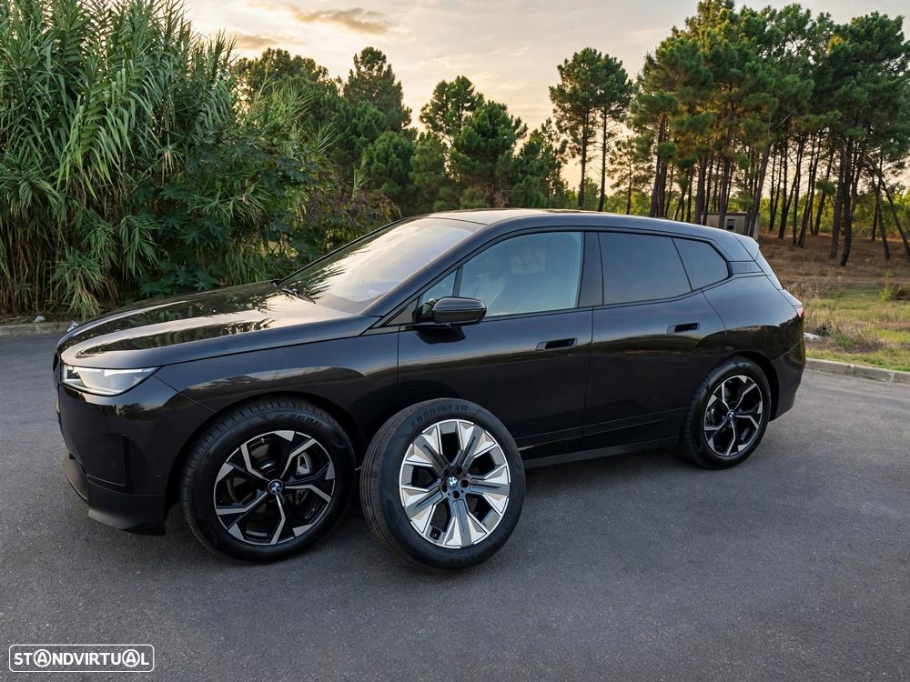BMW iX xDrive40 — fotografia 2