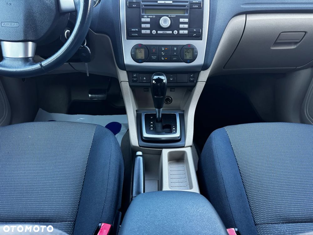 Ford Focus 2.0 16V Sport - 23