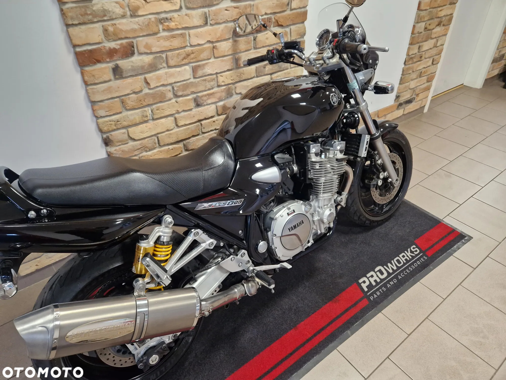 Yamaha XJR - 18