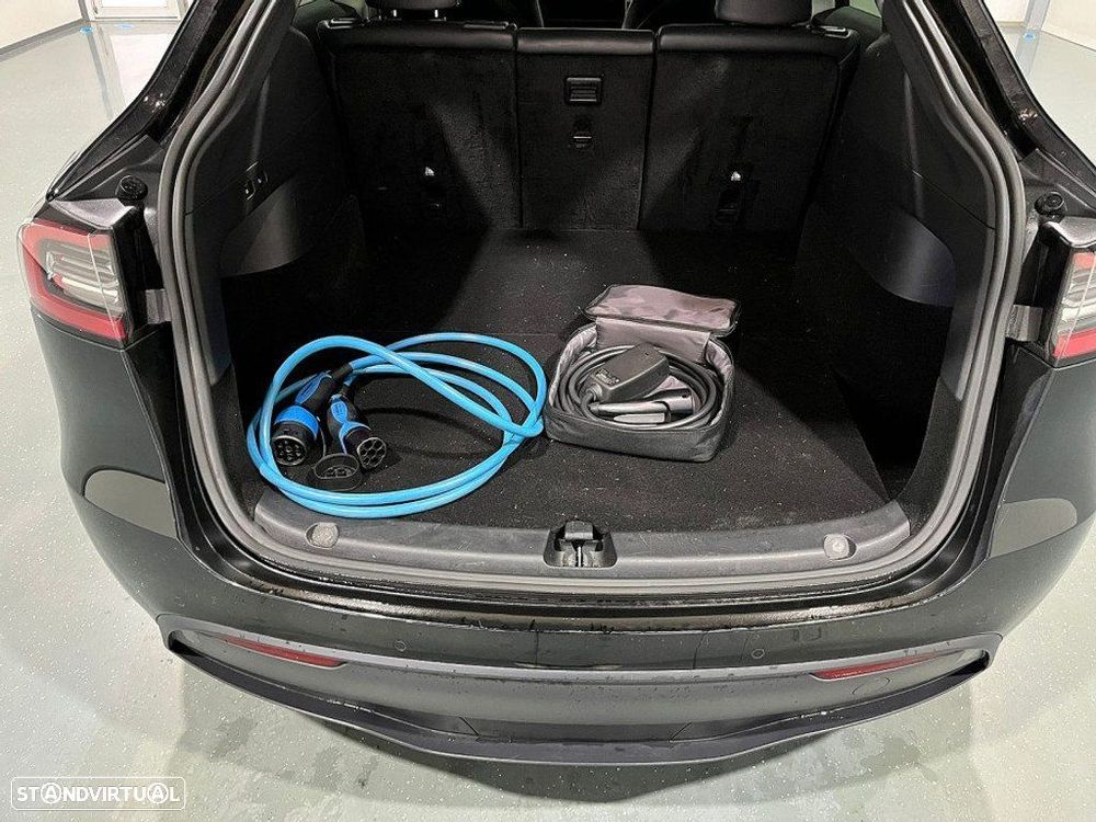 Tesla Model Y Long-Range RWD - 6