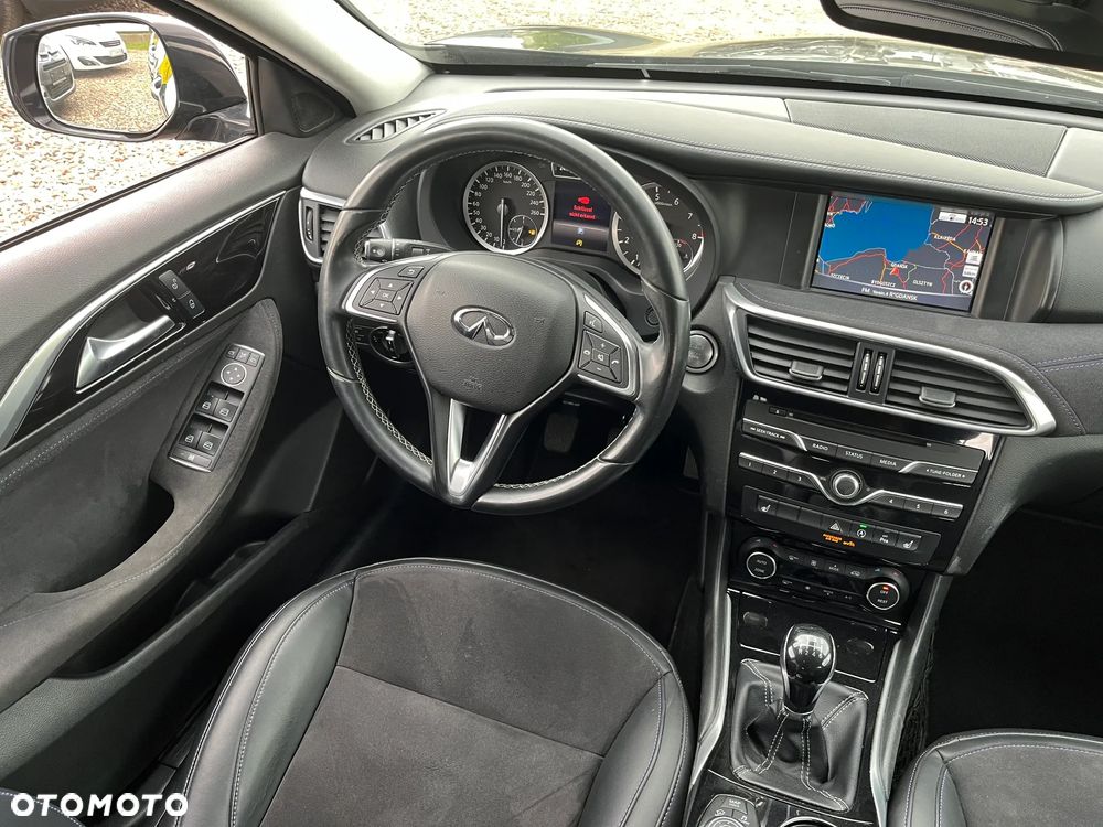 Infiniti Q30 - 19