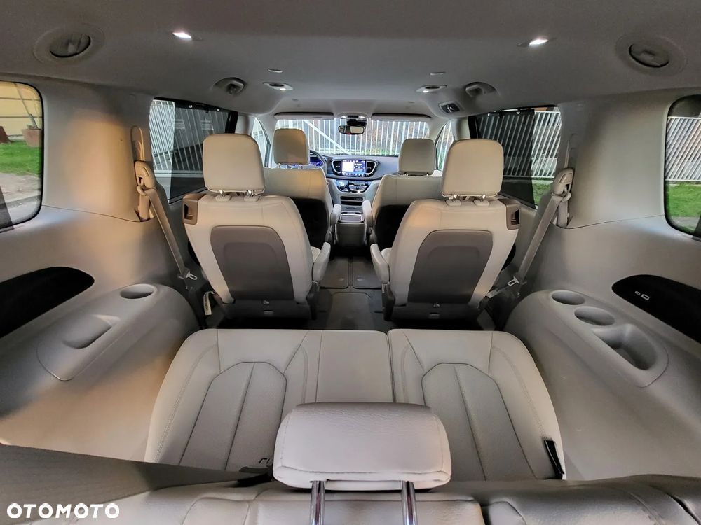 Chrysler Pacifica - 25