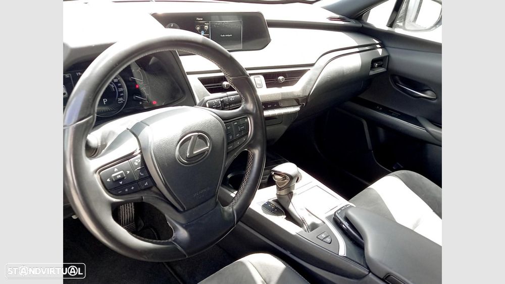 Lexus UX 250h Executive - 14