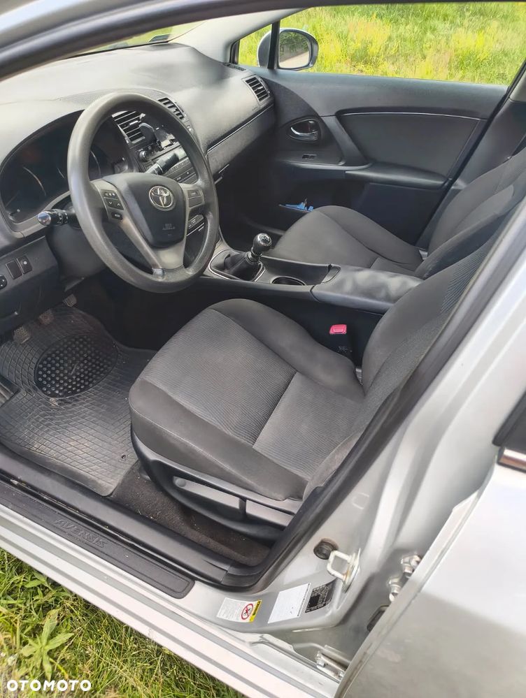 Toyota Avensis 1.6 Luna - 10