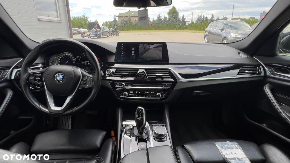 BMW Seria 5 520i Sport Line - 27