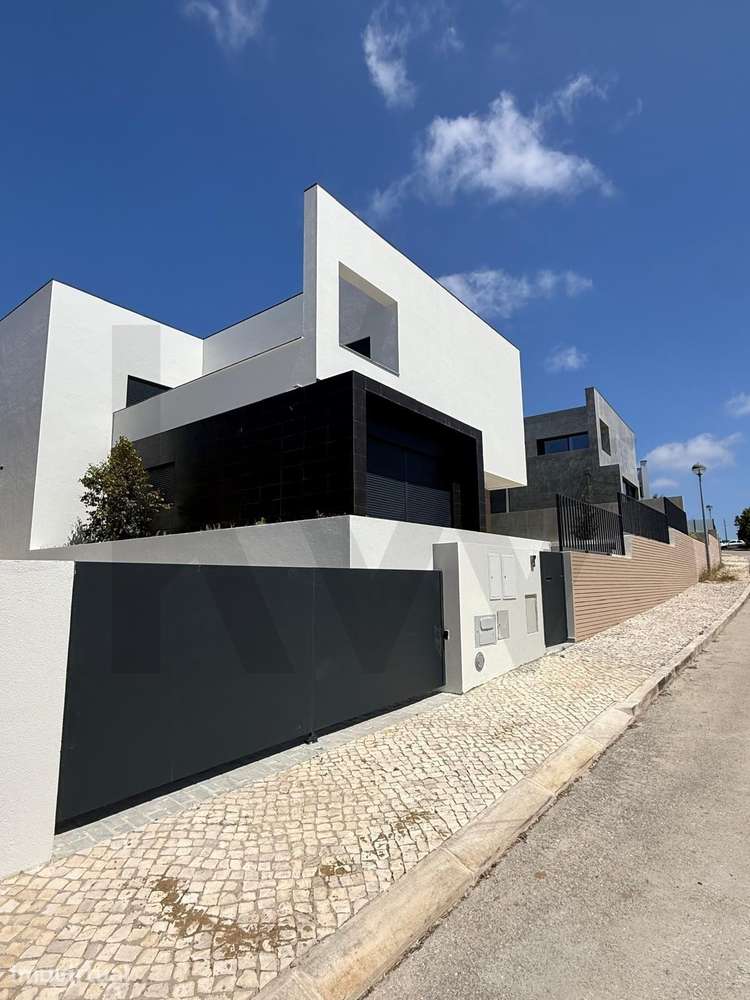 MORADIA NOVA , TORRES VEDRAS , SUITE, PISCINA , GARAGEM PARA 2 VIATURA - Grande imagem: 2/26