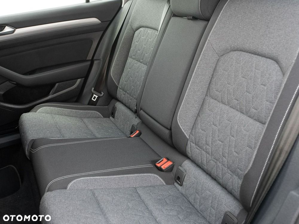 Volkswagen Passat - 28