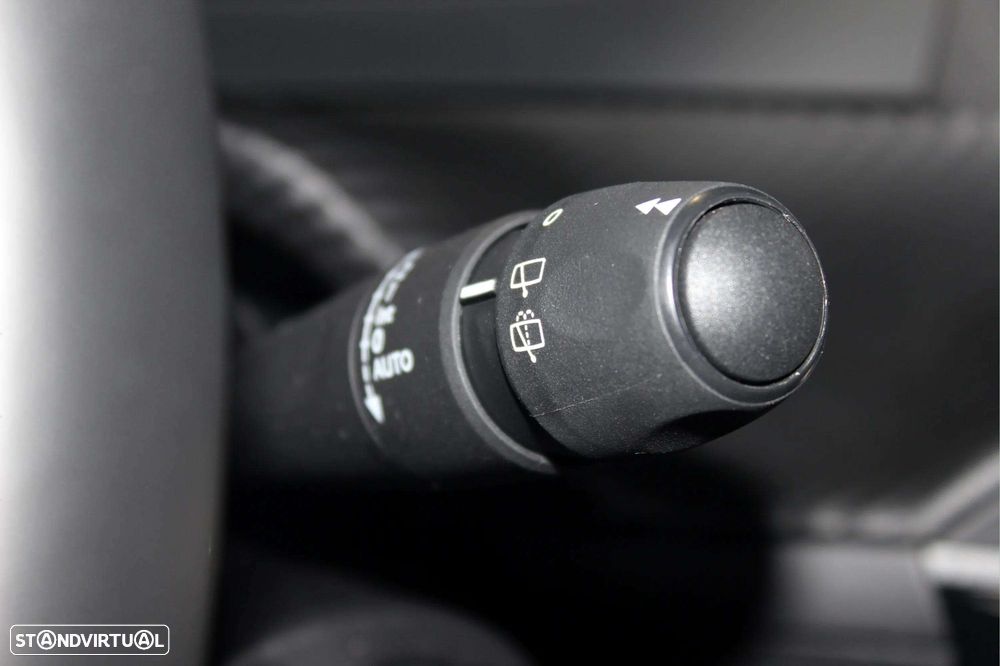 Peugeot 2008 1.2 Hybrid Allure e-DCS6 - 31