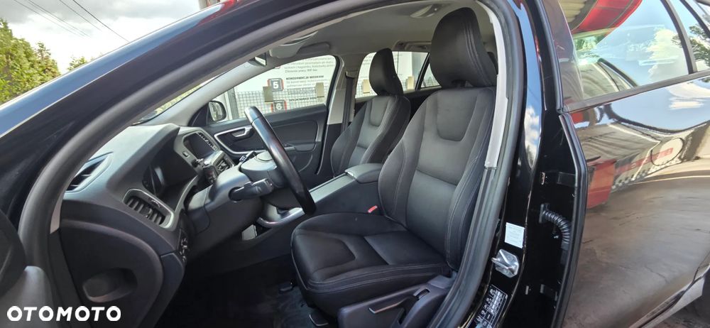 Volvo V60 D4 Geartronic Momentum - 29