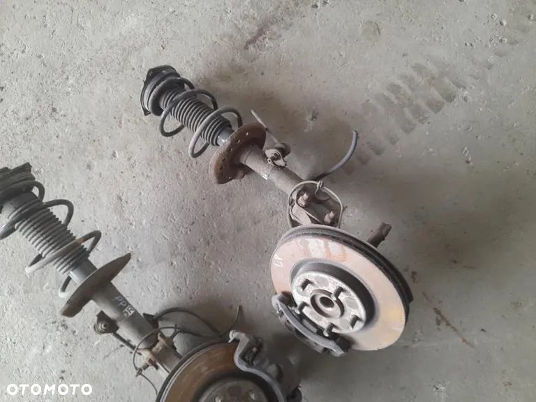 Zwrotnica amortyzator prawa lewy Macpherson przód Nissan Nissan Juke F15 1.6 2.0 b - 5