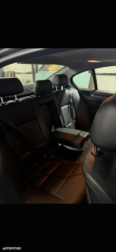 BMW Seria 5 528i xDrive AT - 9