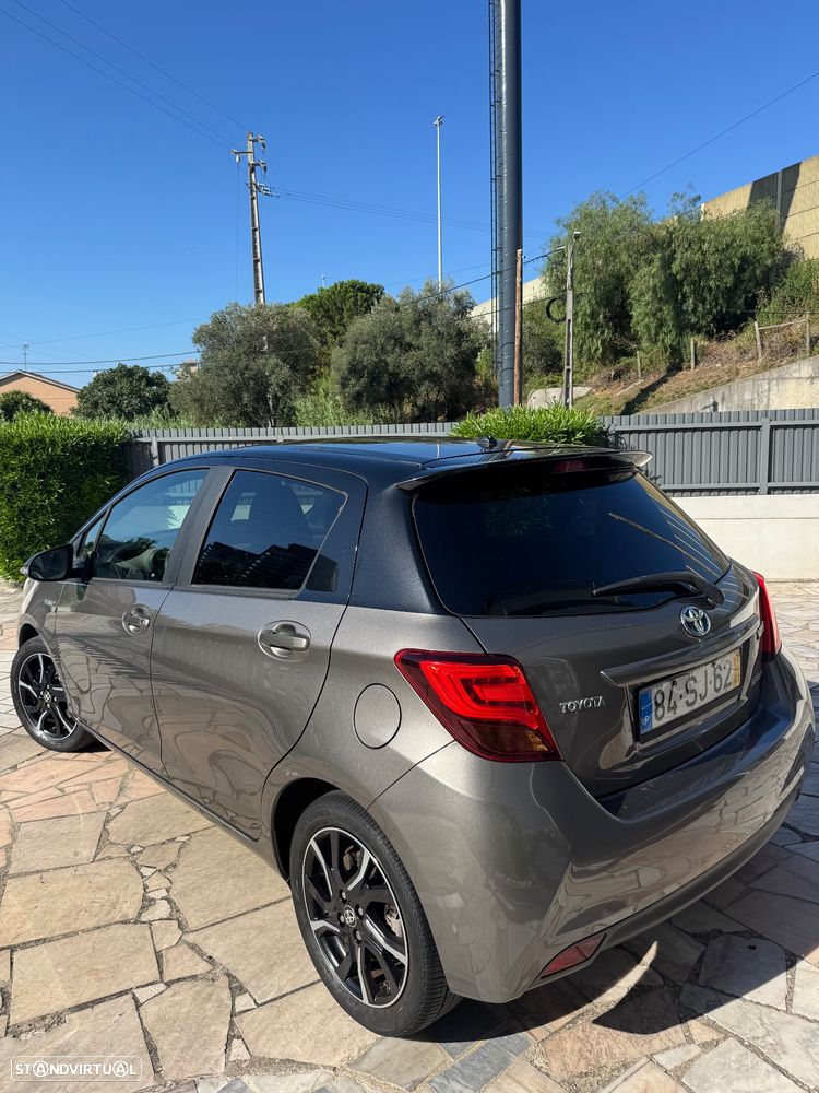 Toyota Yaris 1.5 HSD Square Collec.Grey - 4