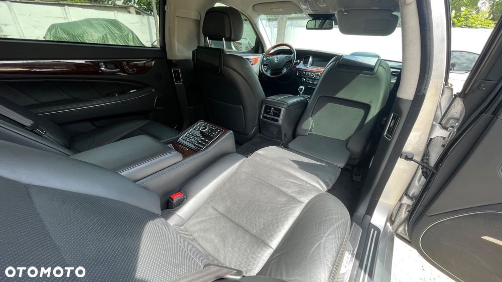 Hyundai Equus - 17