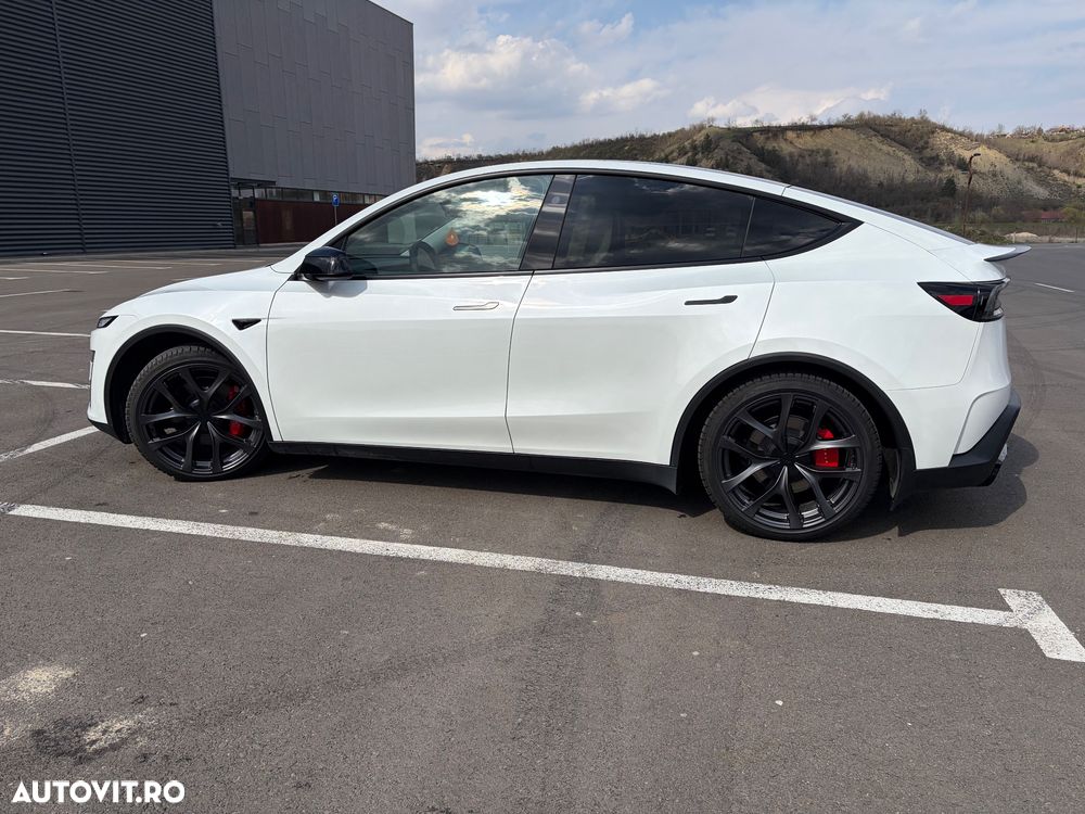 Tesla Model Y AWD Performance - 6