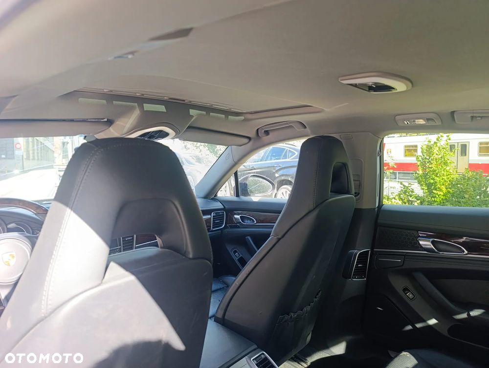 Porsche Panamera 4 - 8