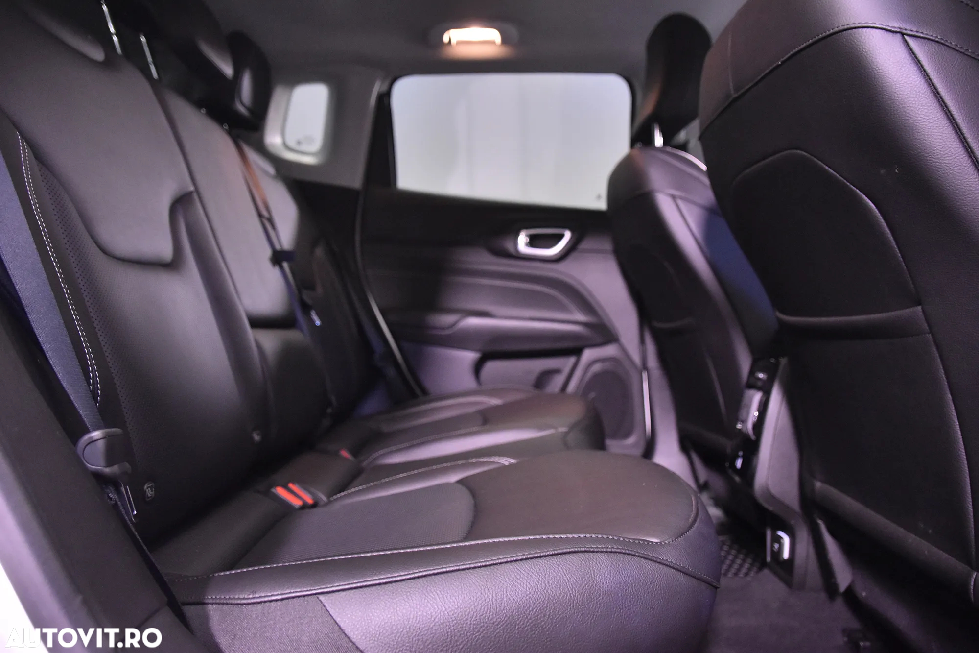 Jeep Compass - 12
