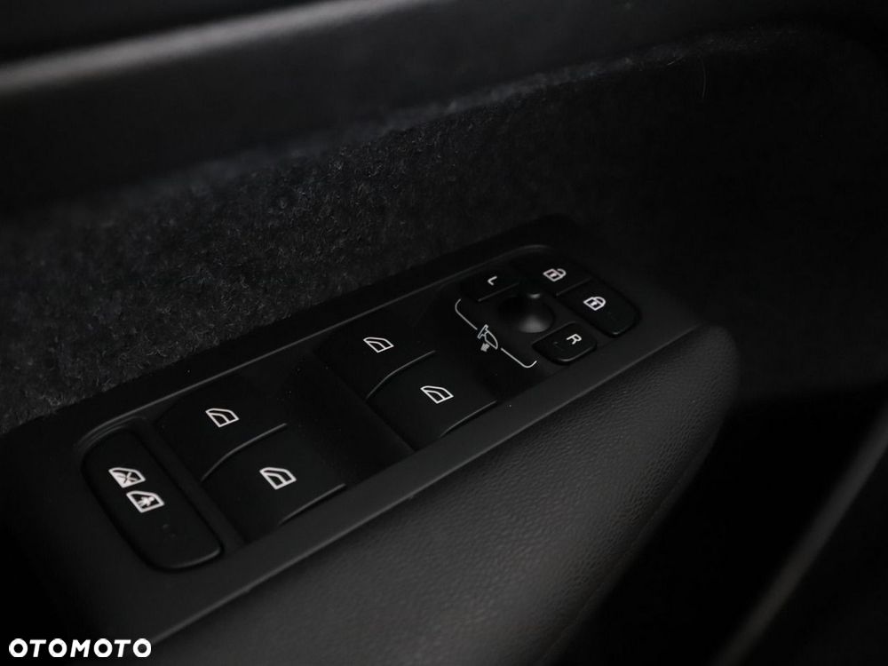 Volvo XC 40 Recharge Core - 35