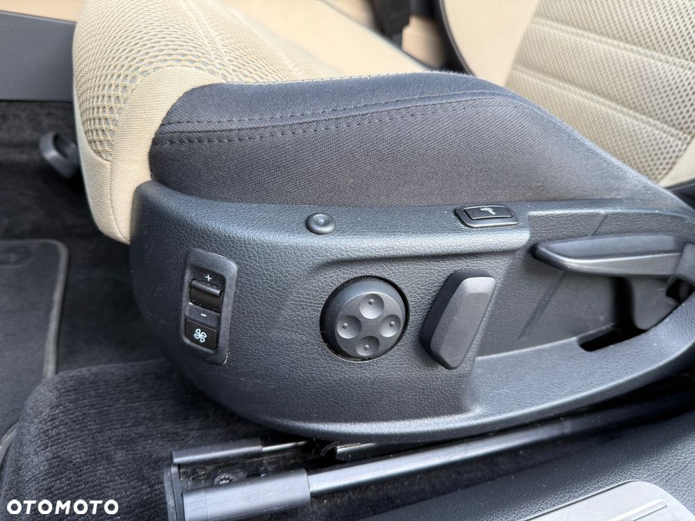 Volkswagen Passat CC - 24