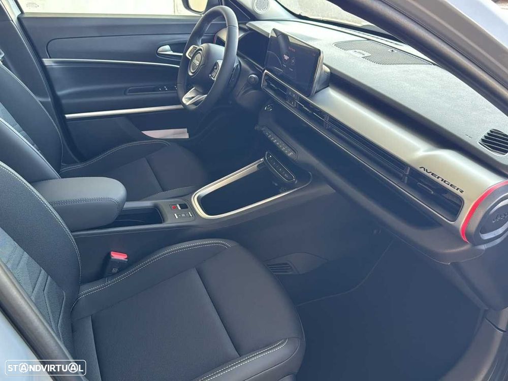 Jeep Avenger 1.2 e-Hybrid Summit DCT - 14