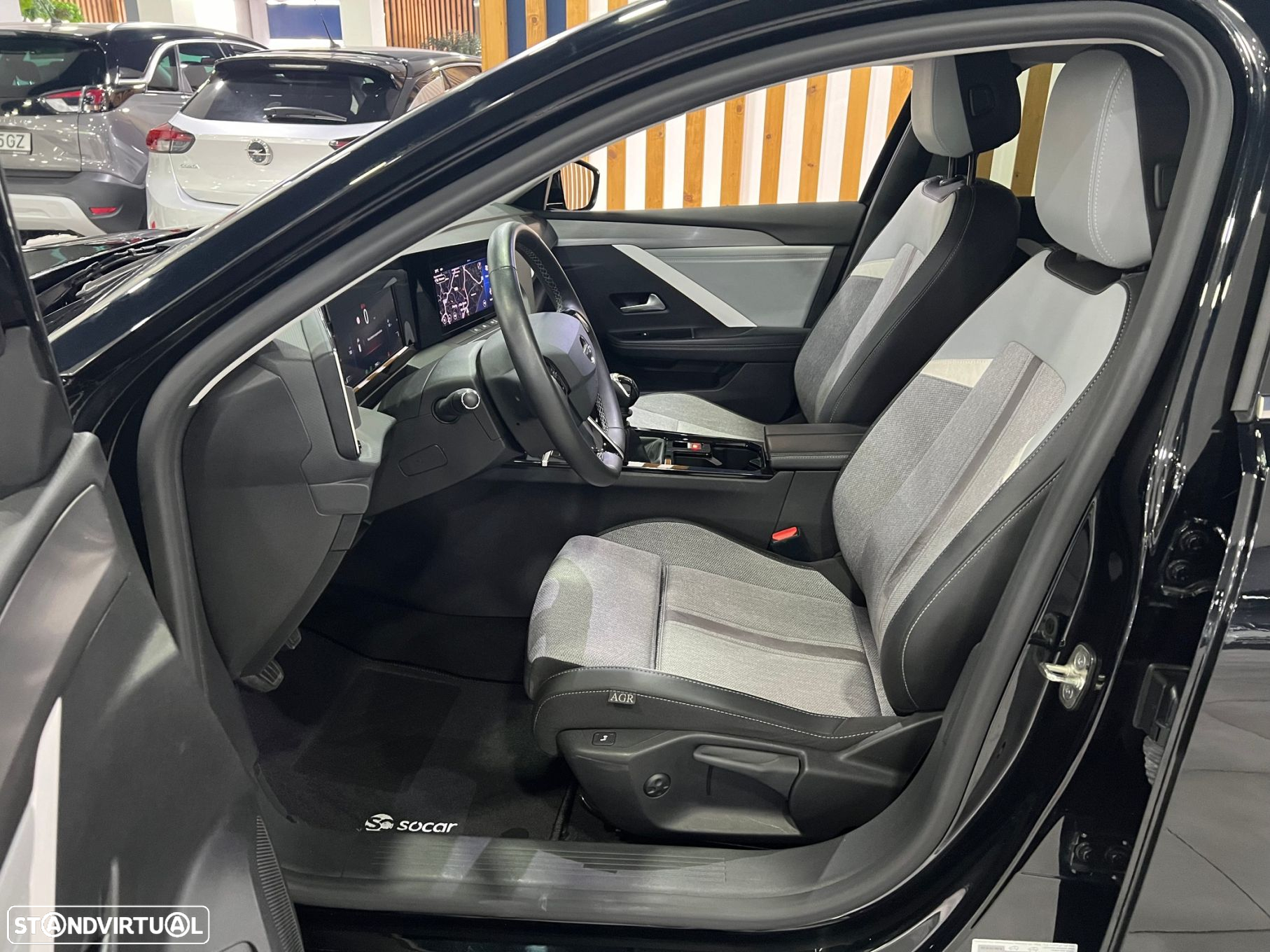 Opel Astra 1.2 T Elegance - 12