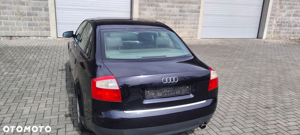 Audi A4 Limousine - 1