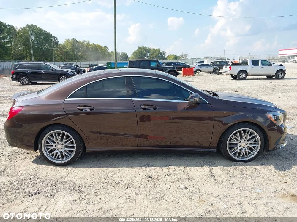 Mercedes-Benz CLA 250 4Matic 7G-DCT - 11