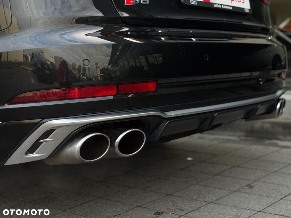 Audi S8 - 10