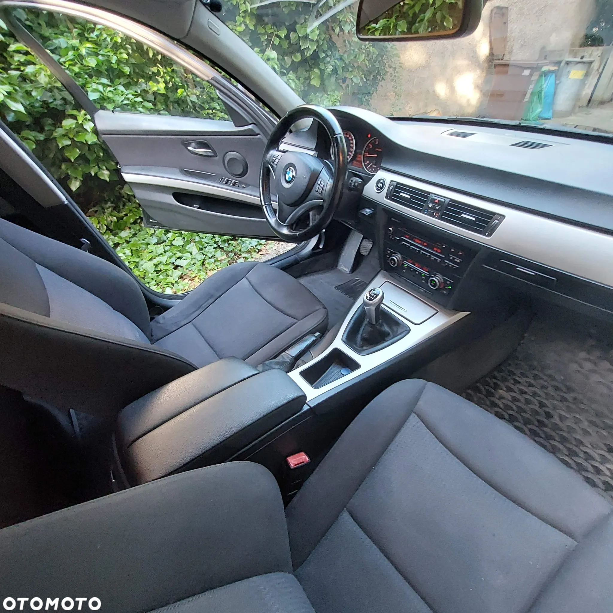 BMW Seria 3 318i Touring - 11