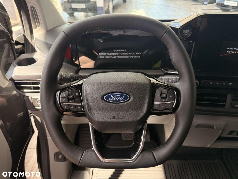 Ford Tourneo Custom - 13