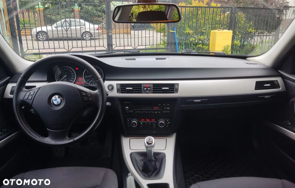 BMW Seria 3 318i - 17