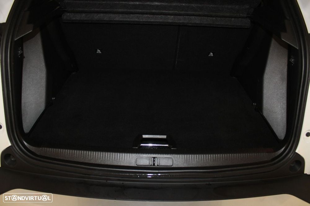 Peugeot 2008 1.5 BlueHDi Allure EAT8 - 28