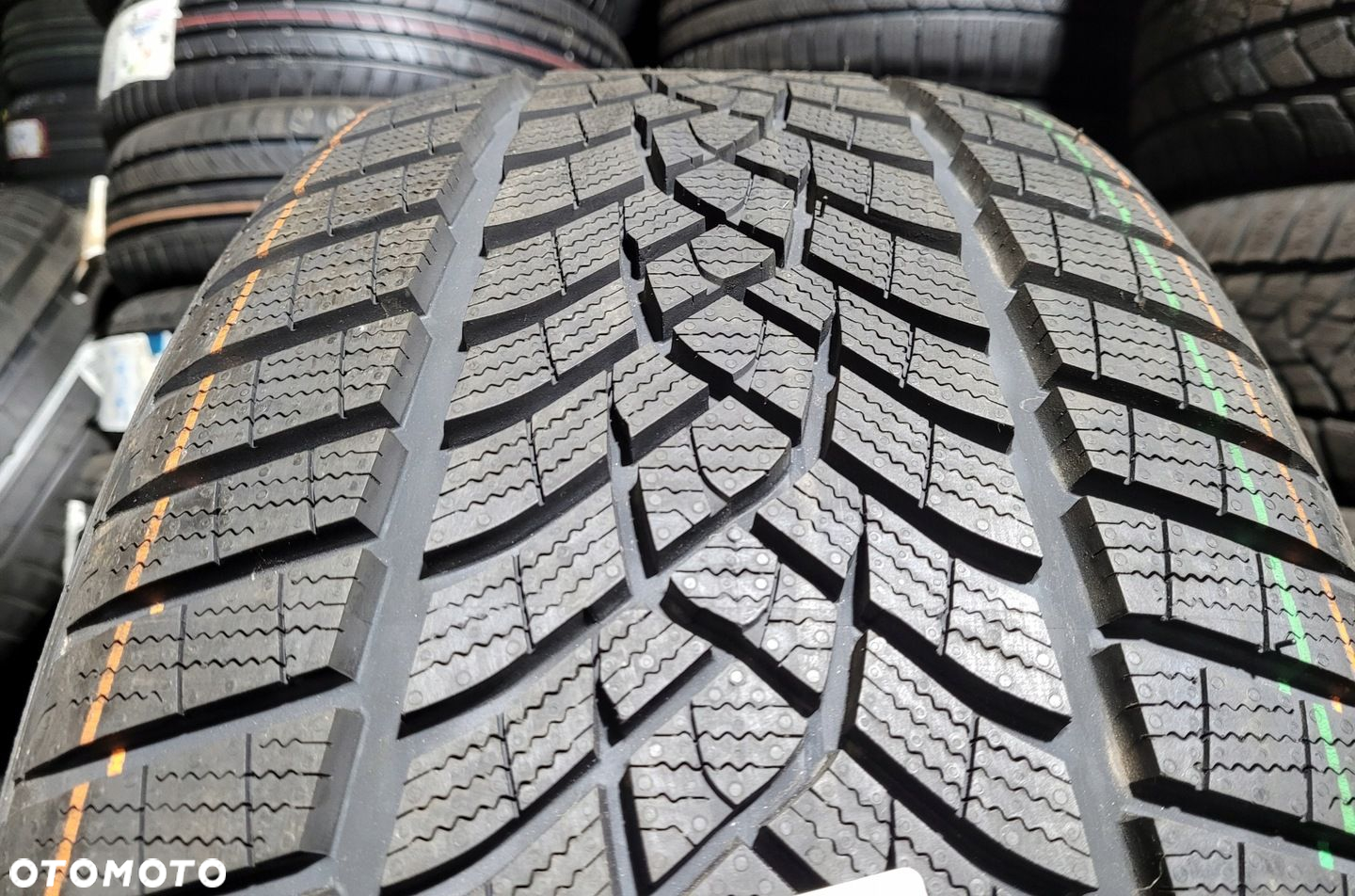 2x Goodyear UltraGrip Performance  245/35R19 93W XL Z630A - 5